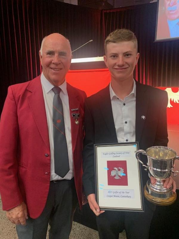 EaglesGolferoftheYearTrophy4